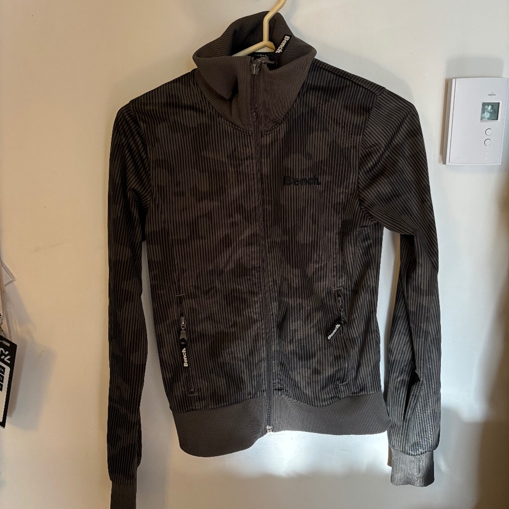 Bench jacket wide collar
